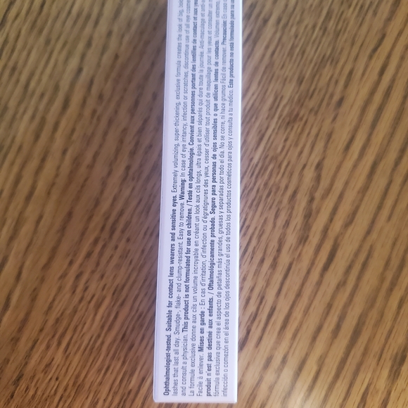 Mary Kay Ultimate Mascara in Classic Black - Picture 2 of 4